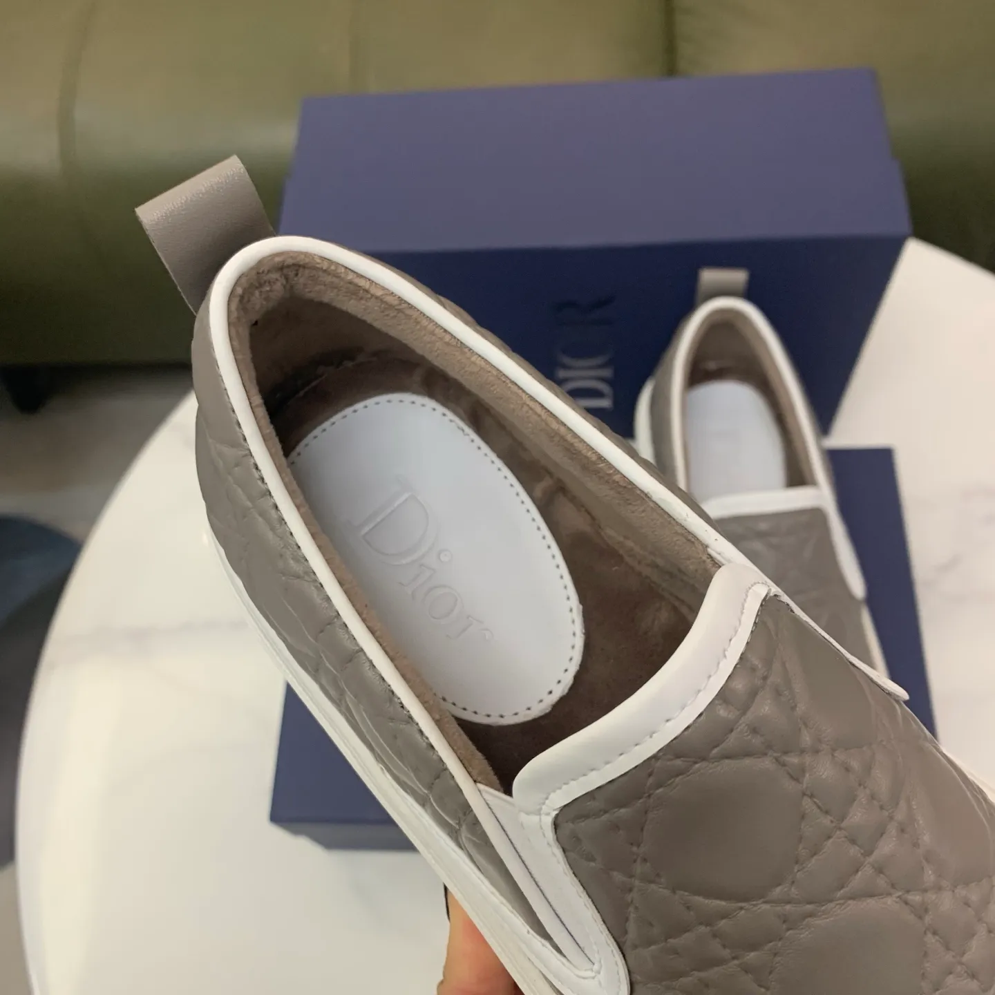 Men's men's shoes 💰400 [New style] 🧁🧁 Dior (velvet lining and leather lining are preferred when ordering) D's new product is on the market, full first-layer calfskin with embroidered classic diamond pattern D's craftsmanship, high-end and classy, ​​comfortable on the feet, versatile to wear, full of three-dimensional sense, available in 4 colors: black, coffee, gray and khaki, size: 39-44 (45 can be customized, cannot be returned)